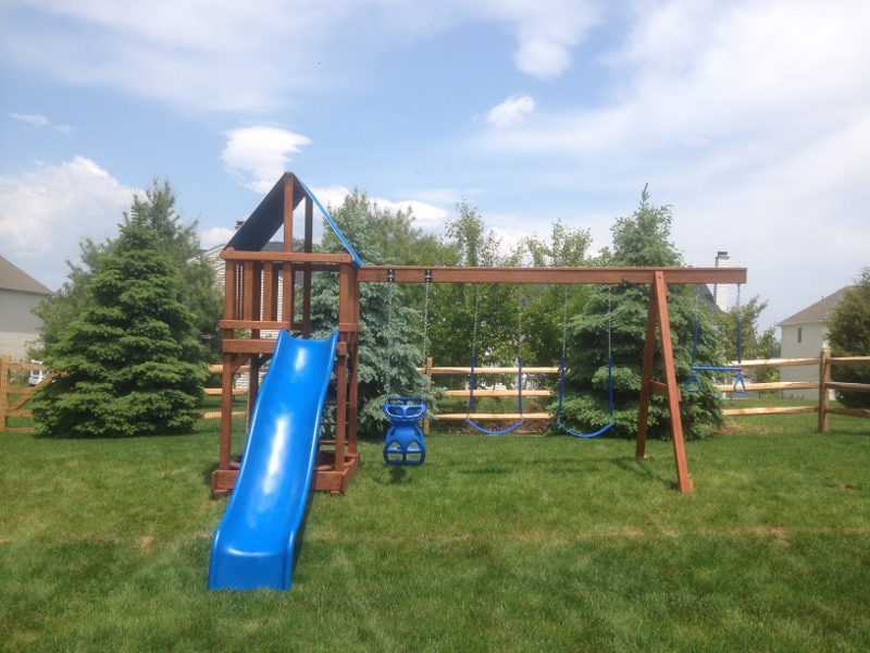 Condo 1 Shown with 4-Position Swing Beam, Plastic Glider, Canopy Roof, Wave Slide, Earthtone Stain